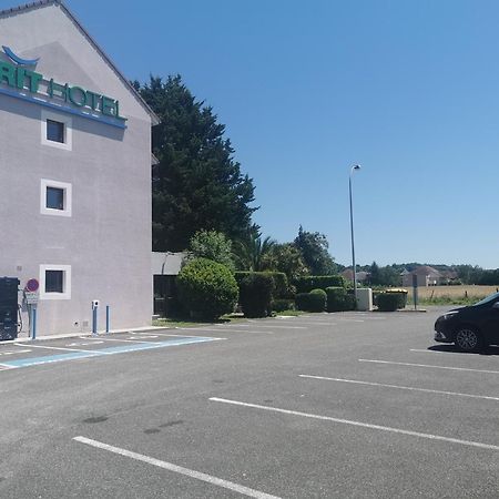 Brit Hotel Confort Pau Lons Екстериор снимка
