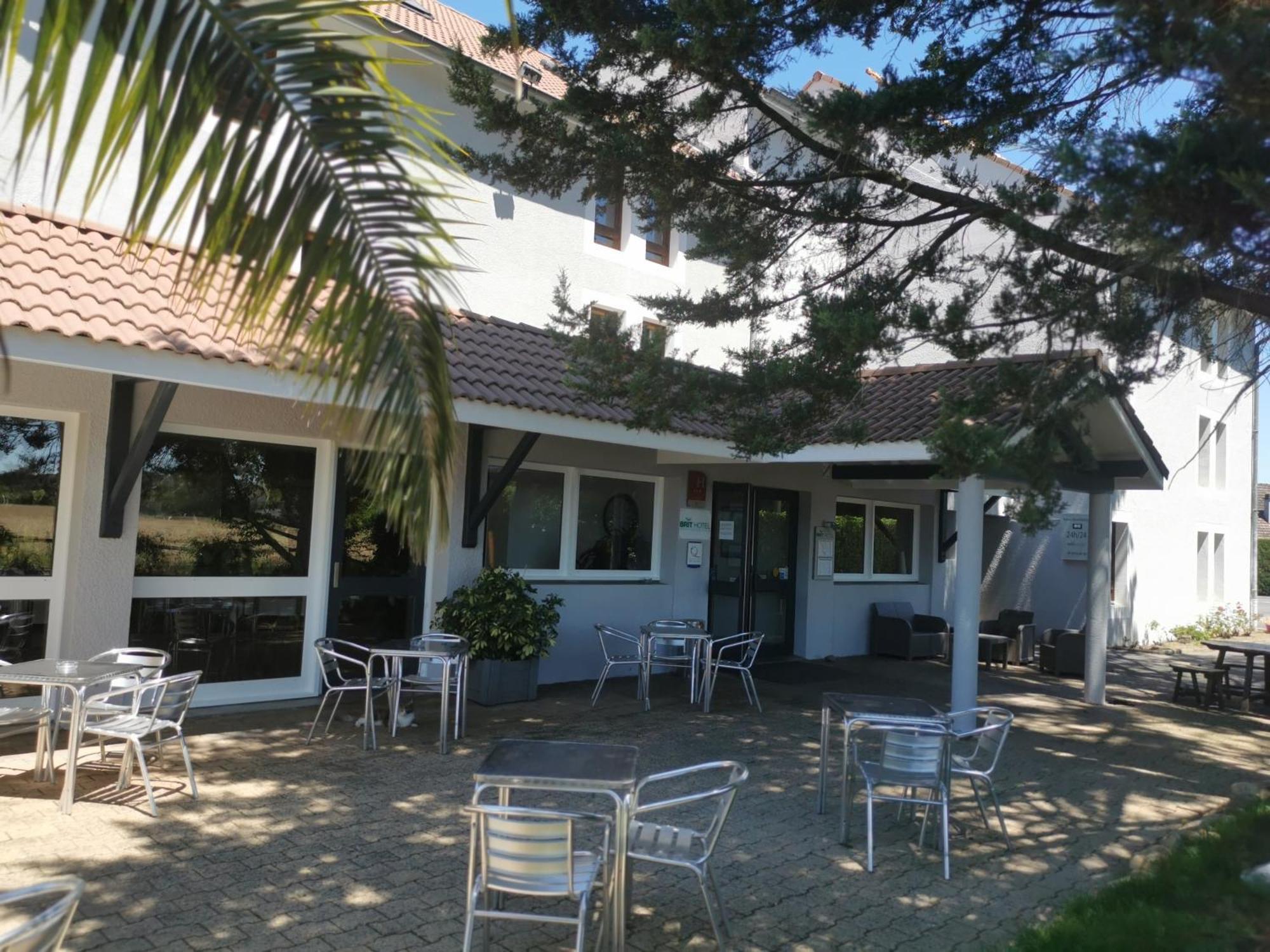 Brit Hotel Confort Pau Lons Екстериор снимка