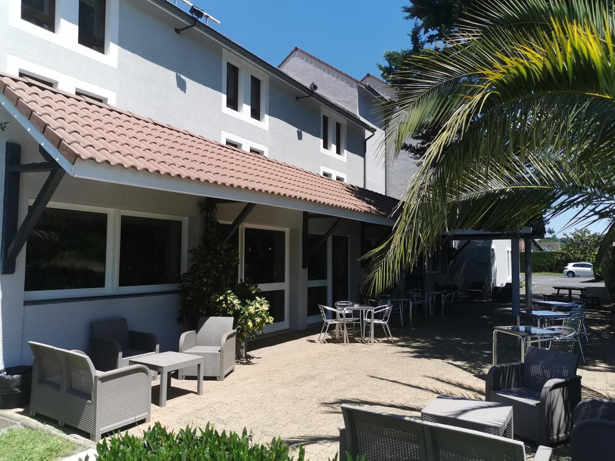 Brit Hotel Confort Pau Lons Екстериор снимка