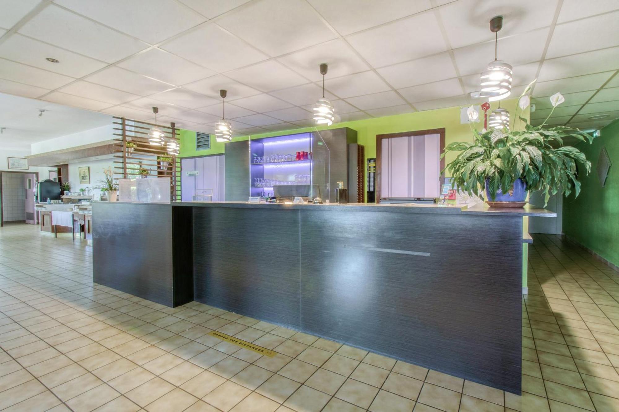 Brit Hotel Confort Pau Lons Екстериор снимка