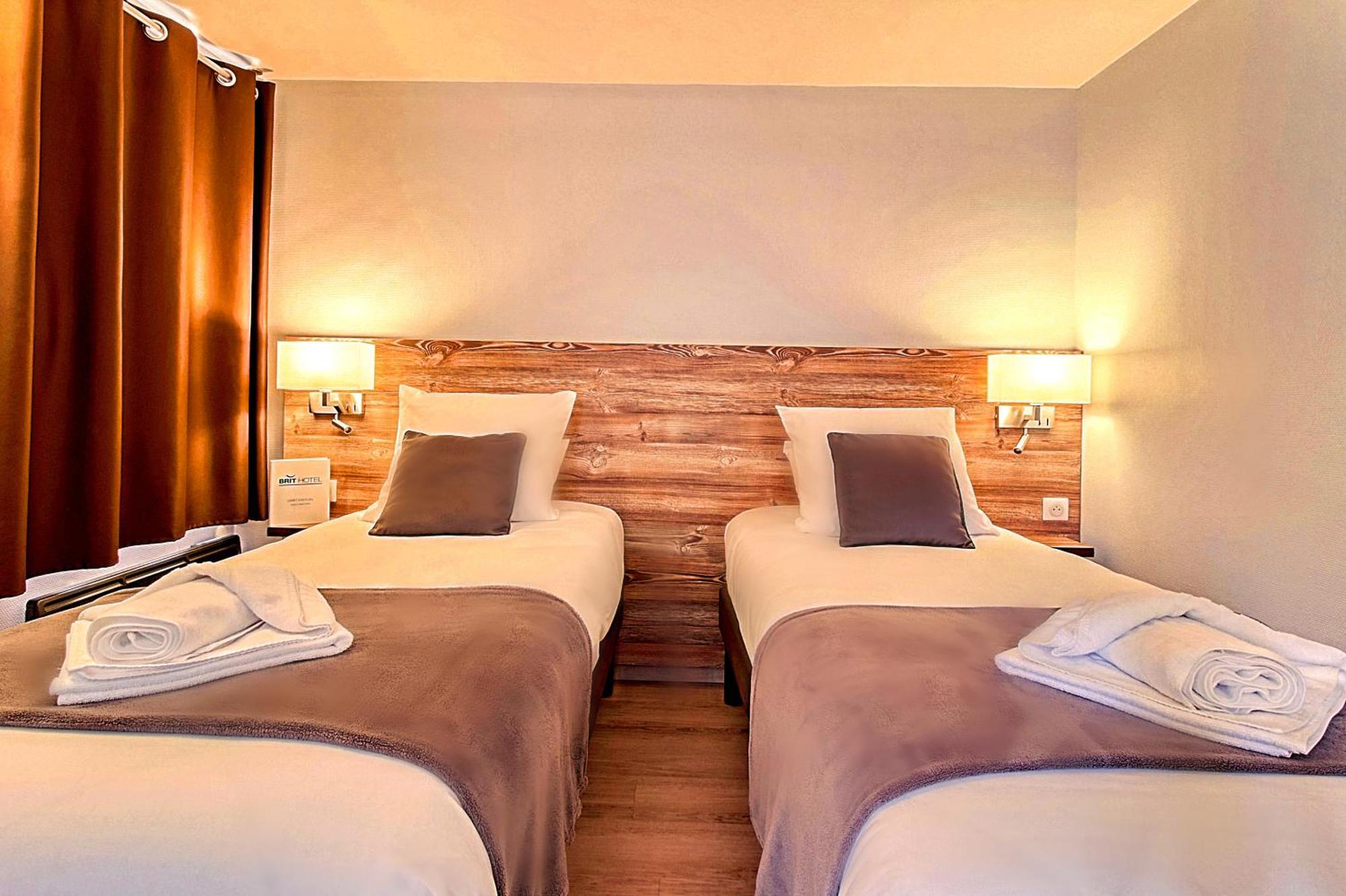 Brit Hotel Confort Pau Lons Екстериор снимка