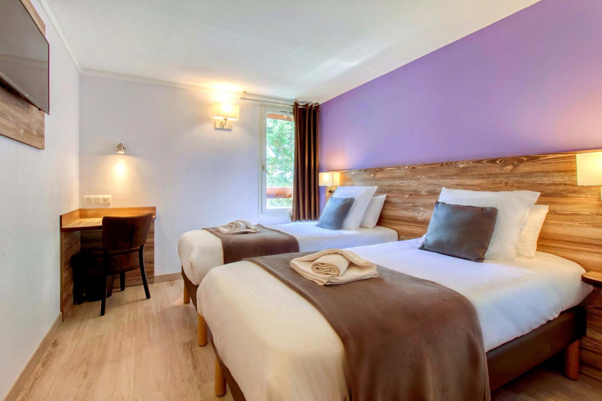 Brit Hotel Confort Pau Lons Екстериор снимка