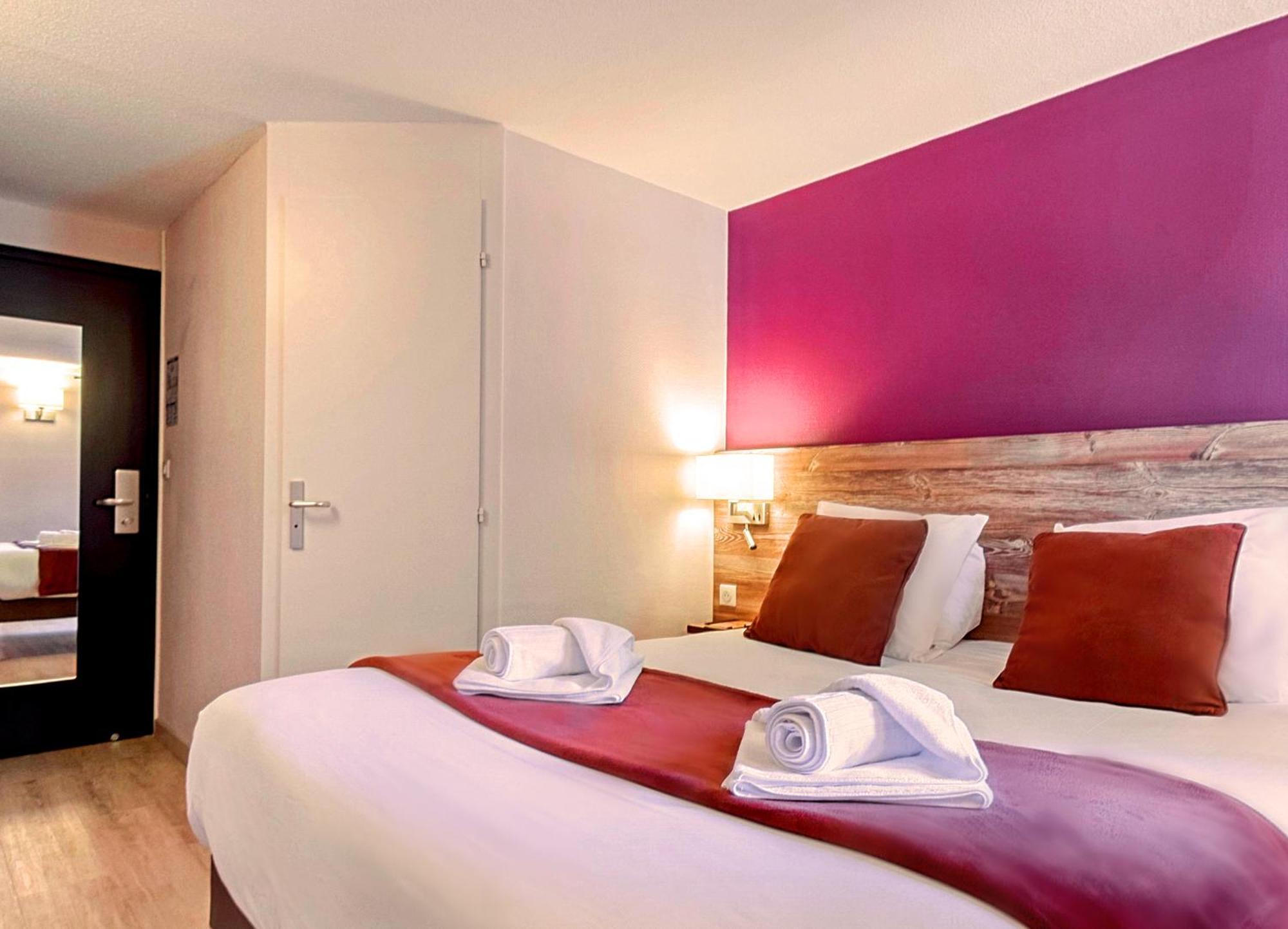 Brit Hotel Confort Pau Lons Екстериор снимка