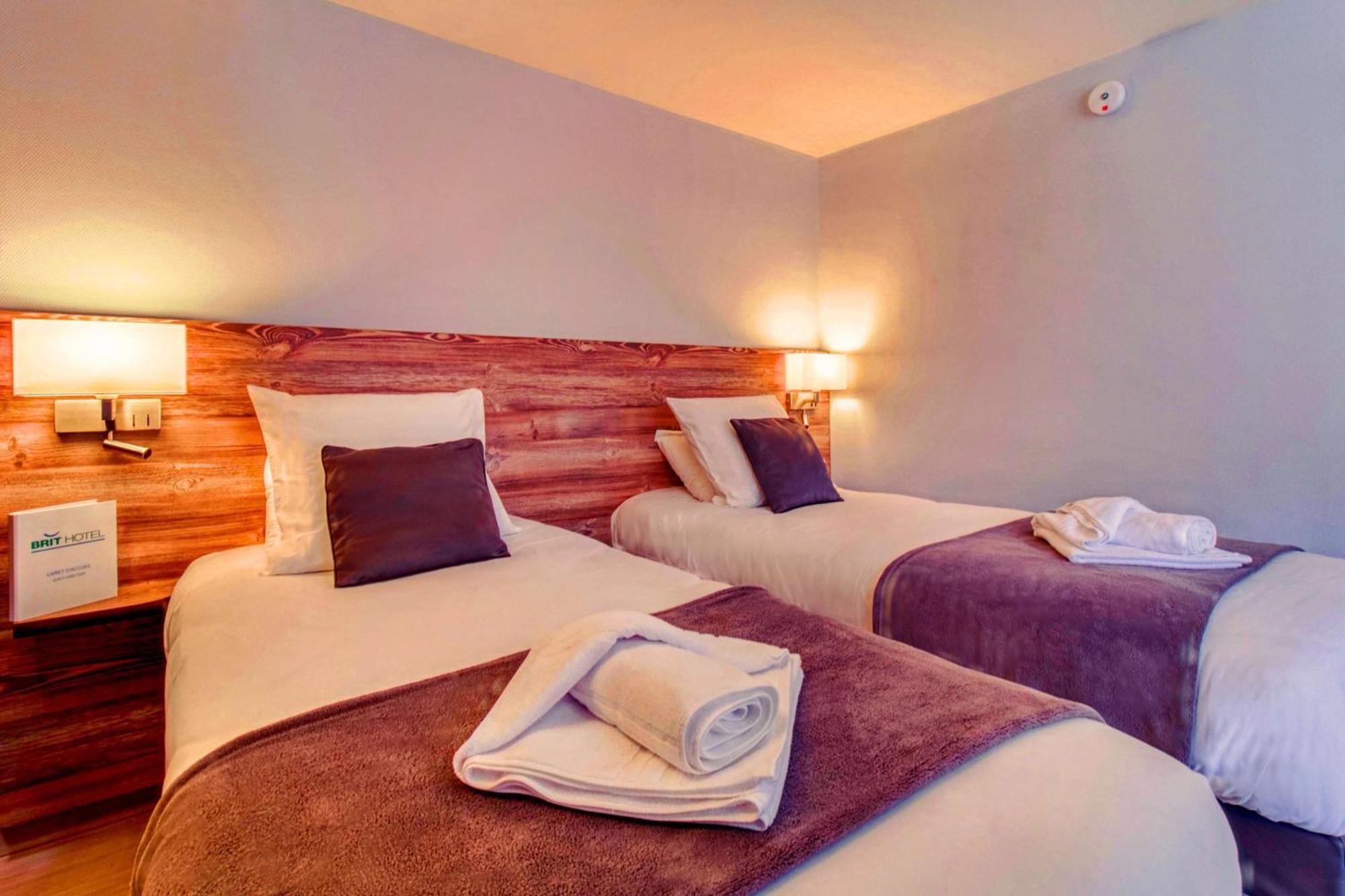 Brit Hotel Confort Pau Lons Екстериор снимка