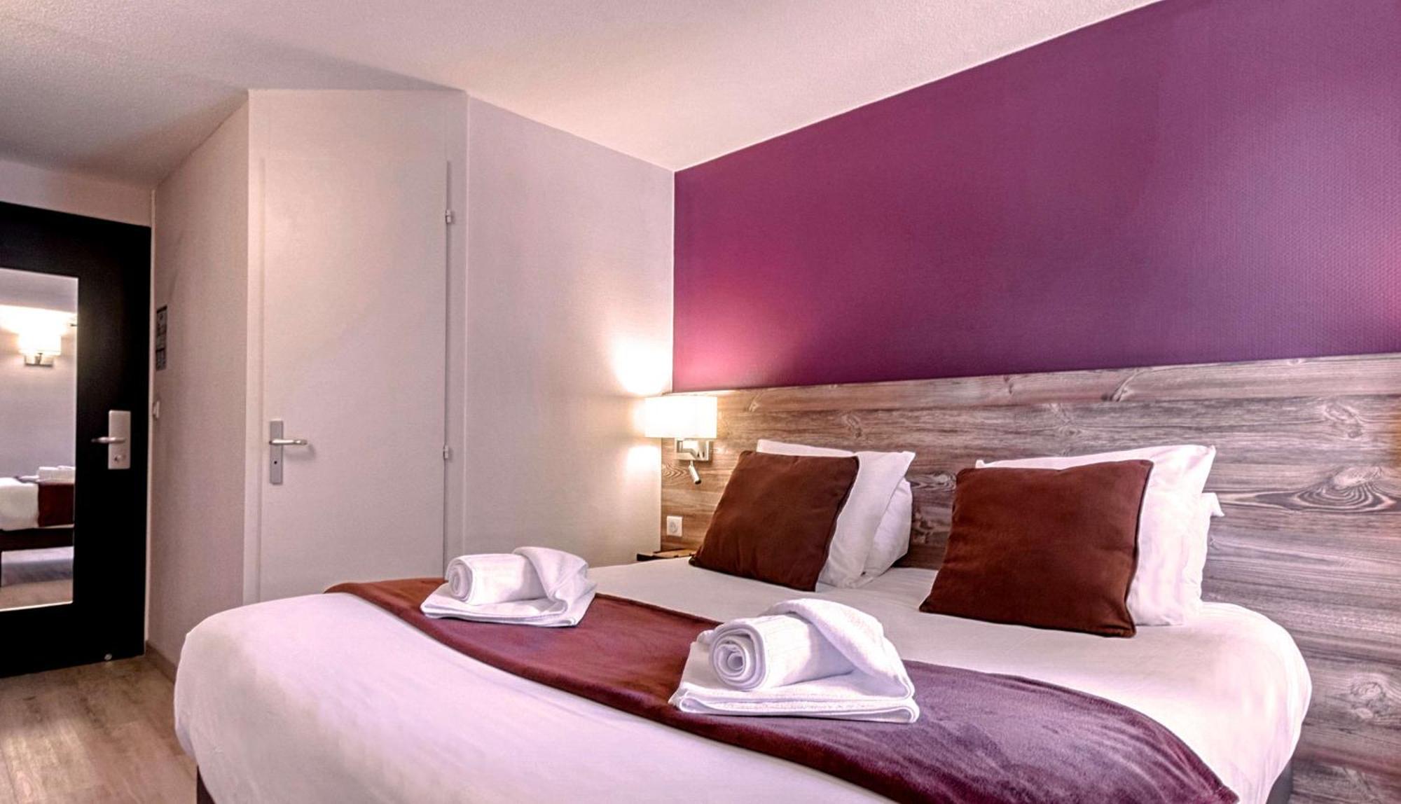 Brit Hotel Confort Pau Lons Екстериор снимка