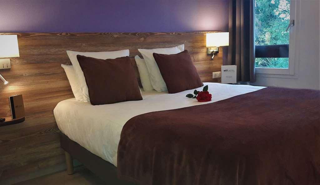 Brit Hotel Confort Pau Lons Стая снимка