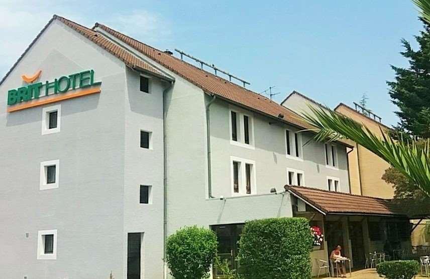 Brit Hotel Confort Pau Lons Екстериор снимка