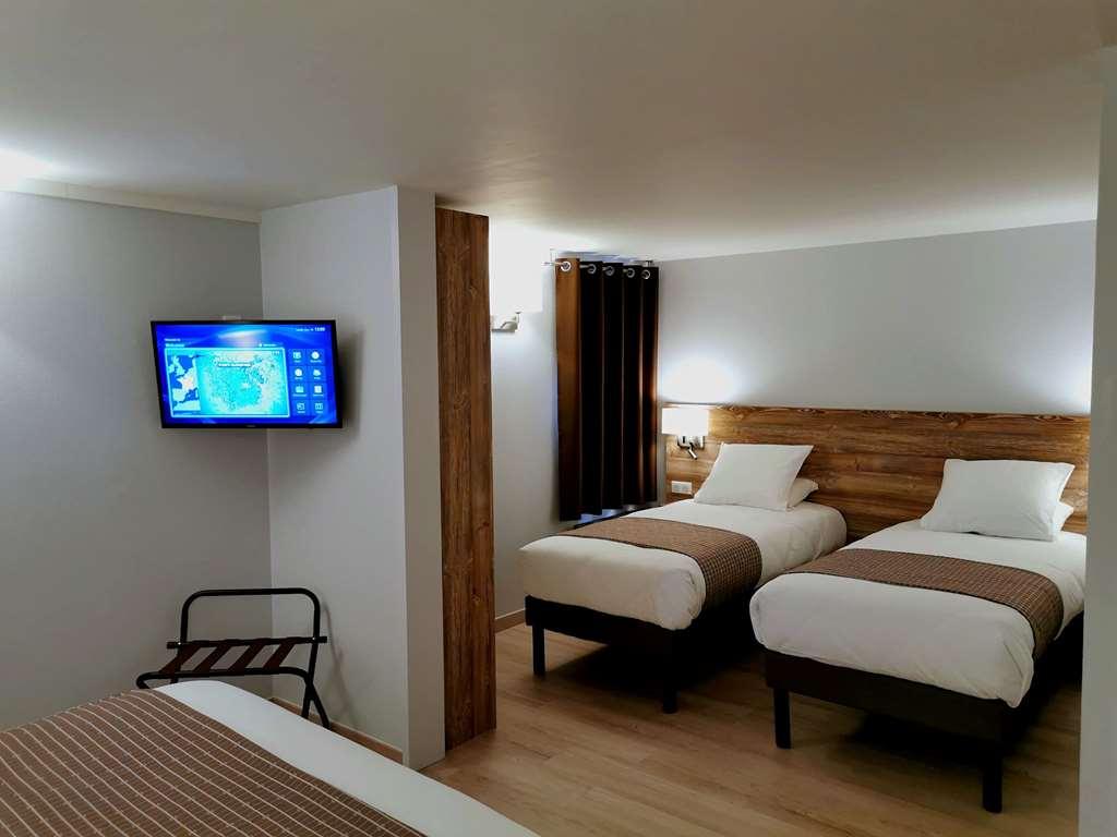 Brit Hotel Confort Pau Lons Стая снимка