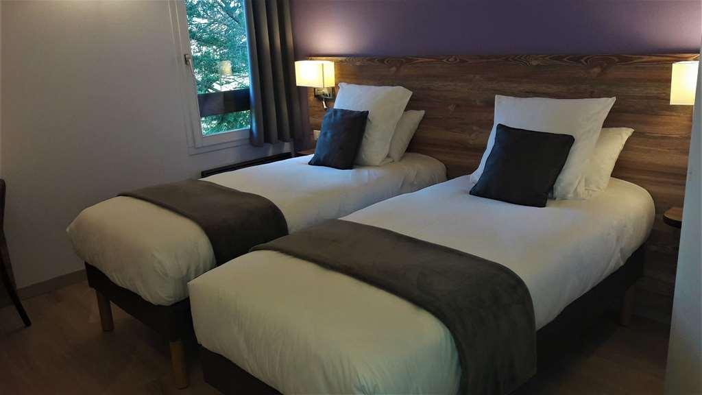 Brit Hotel Confort Pau Lons Стая снимка