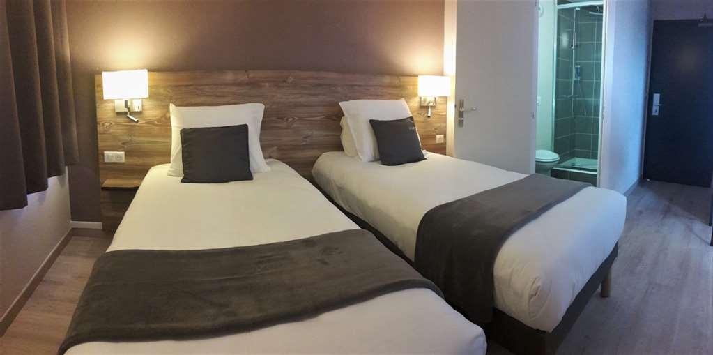 Brit Hotel Confort Pau Lons Стая снимка