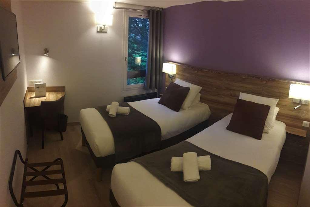 Brit Hotel Confort Pau Lons Стая снимка