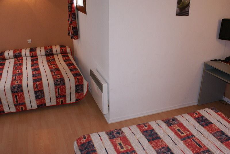 Brit Hotel Confort Pau Lons Екстериор снимка