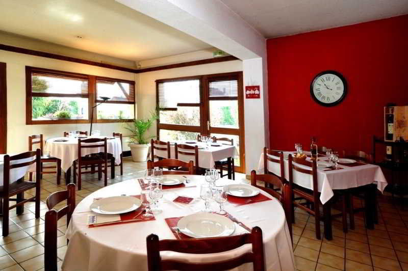 Brit Hotel Confort Pau Lons Екстериор снимка
