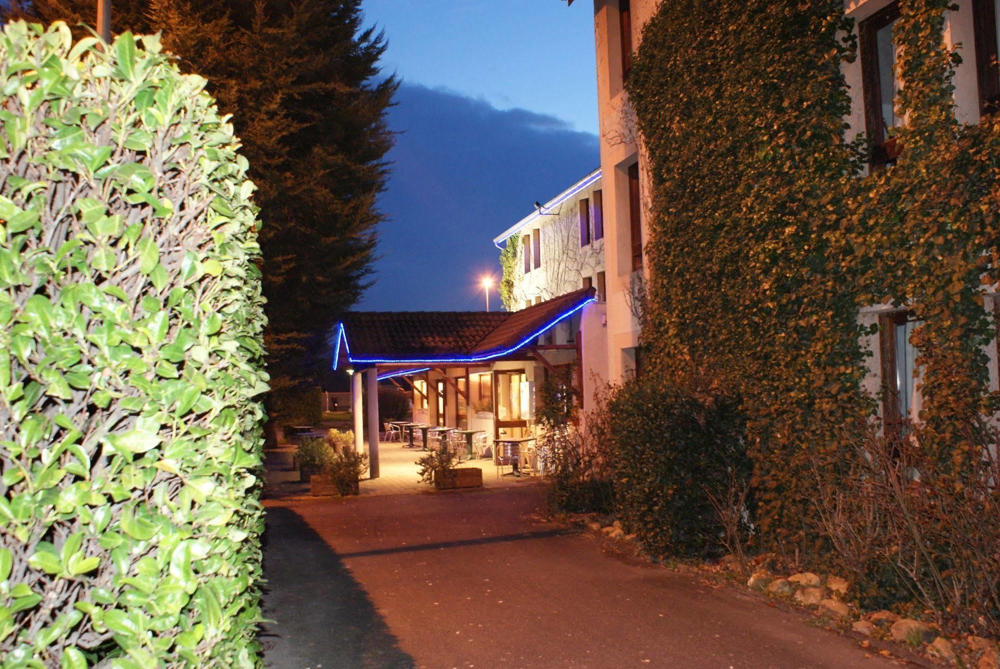 Brit Hotel Confort Pau Lons Екстериор снимка