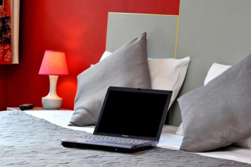 Brit Hotel Confort Pau Lons Стая снимка